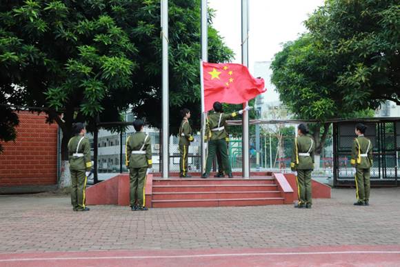 升旗仪式正在进行